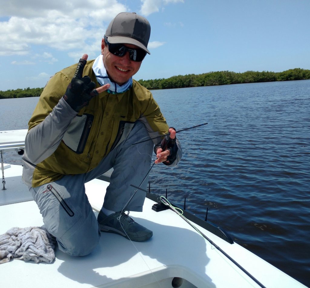 hoje o Pigmeu visitou o barco montado num tarpon